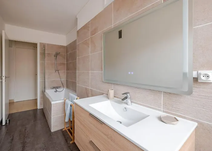 Aux Arenes, 30m Des Arenes, Balcon, Clim Apartment