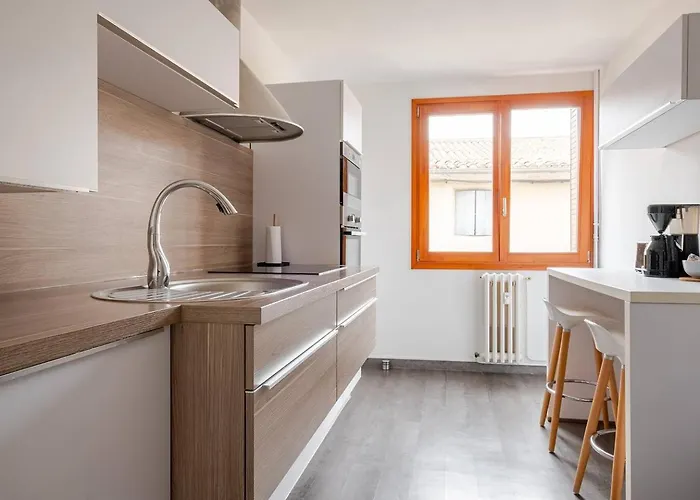 Apartment Aux Arenes, 30m Des Arenes, Balcon, Clim *