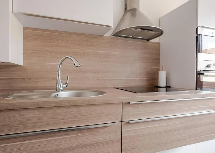 Apartment Aux Arenes, 30m Des Arenes, Balcon, Clim Nimes